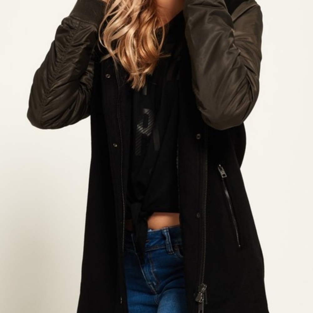Superdry Wool Women's Coat - Medium in Black and Khaki (sleeves)
